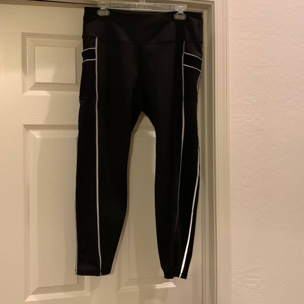 O to S size 1XL black leggings with pockets
